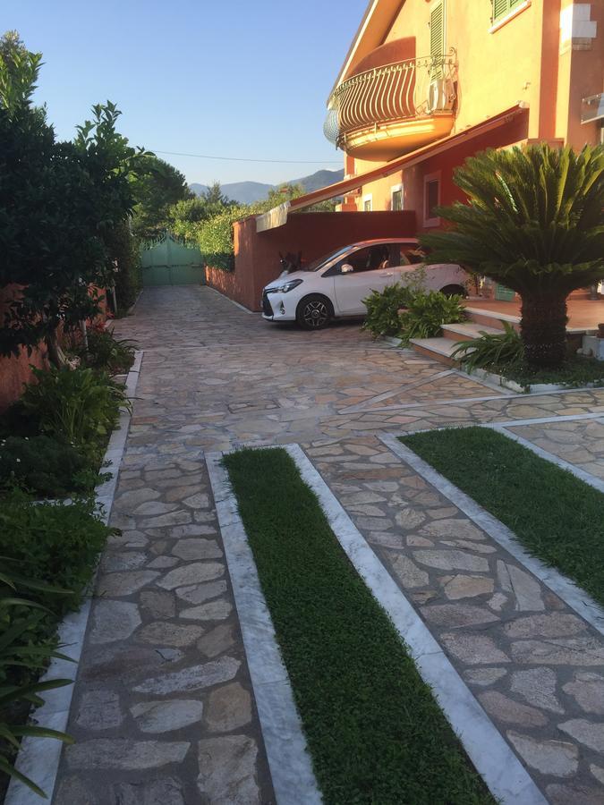 מרינה די קררה Giusy Bed And Breakfast מראה חיצוני תמונה