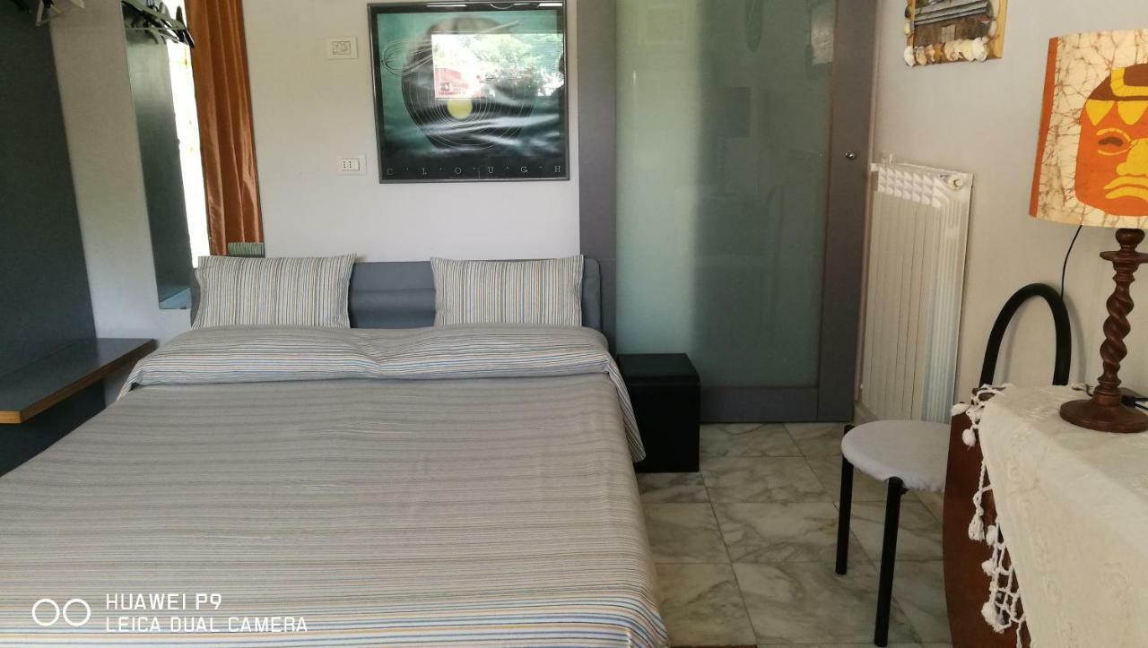 מרינה די קררה Giusy Bed And Breakfast מראה חיצוני תמונה
